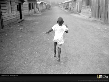 كودكي در حال دويدن