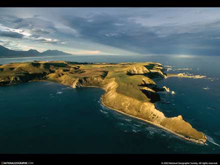 يك جزيره كوچك در دريا