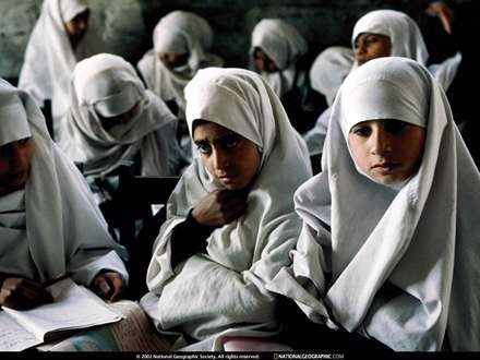 دختران محجبه در کلاس