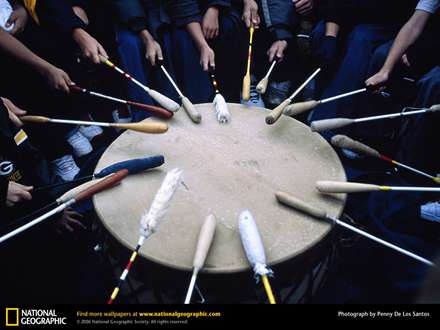 يك طبل و چند طبال