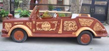 ماشینی با بدنه کاملا چوبی