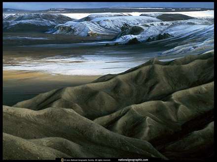 نمايي از كوهستان و شوره زار