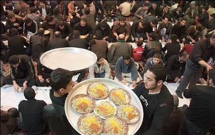 تهیه و توزیع غذای نذری