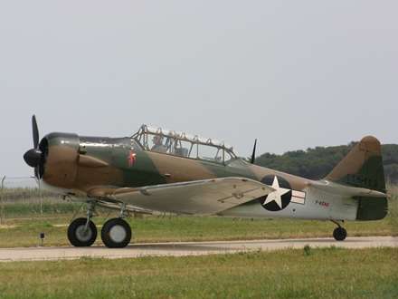 هوا پیمای تک موتوره قدیمی