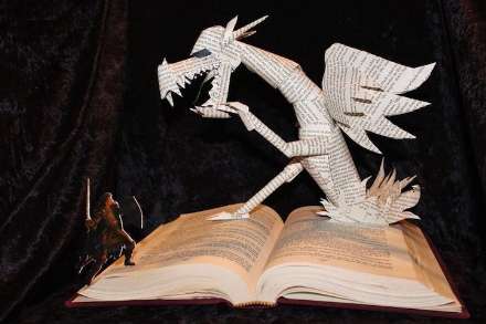 مجسمه هایی زیبا ساخته شده از صفحات کتاب