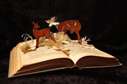 مجسمه هایی زیبا ساخته شده از صفحات کتاب