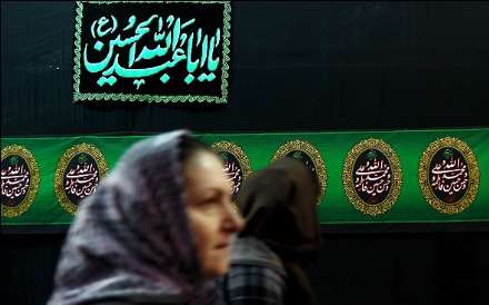 ادای نذر آوریل عیسایی برای اباعبدالله الحسین (ع)