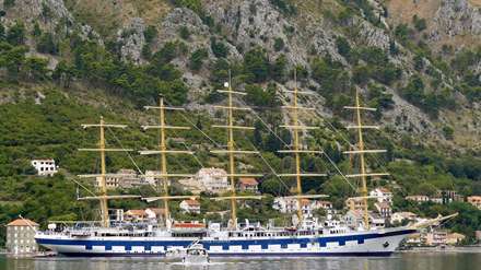 کشتی غول پیکر