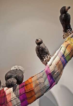 ساخت یک درخت جالب با 75 هزار مداد رنگی