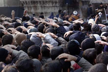 اقامه نماز رهبر انقلاب بر پیكر آیت‌الله آقامجتبی تهرانی