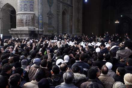 اقامه نماز رهبر انقلاب بر پیكر آیت‌الله آقامجتبی تهرانی