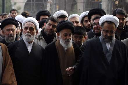 اقامه نماز رهبر انقلاب بر پیكر آیت‌الله آقامجتبی تهرانی