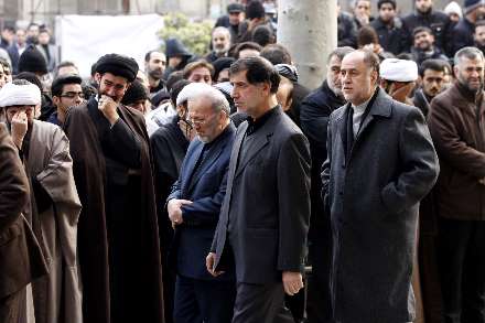 اقامه نماز رهبر انقلاب بر پیكر آیت‌الله آقامجتبی تهرانی