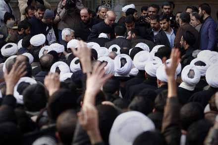 اقامه نماز رهبر انقلاب بر پیكر آیت‌الله آقامجتبی تهرانی