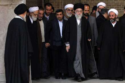 اقامه نماز رهبر انقلاب بر پیكر آیت‌الله آقامجتبی تهرانی