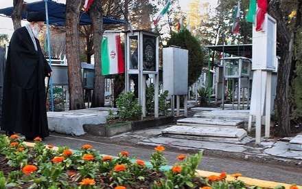 حضور رهبر معظم انقلاب در حرم مطهر امام‌ خمینی