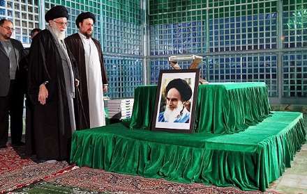 حضور رهبر معظم انقلاب در حرم مطهر امام‌ خمینی