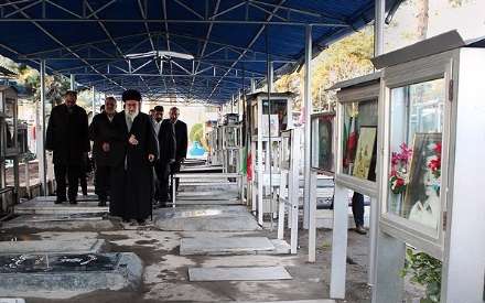 حضور رهبر معظم انقلاب در حرم مطهر امام‌ خمینی