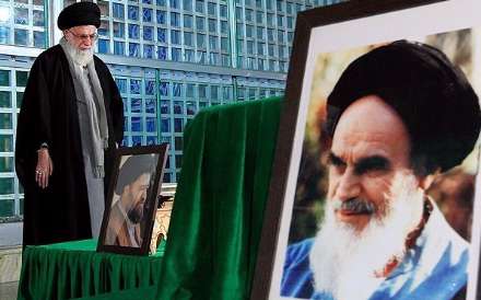 حضور رهبر معظم انقلاب در حرم مطهر امام‌ خمینی
