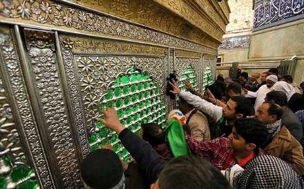 زیارت امام حسین (ع) قبل از نصب ضریح جدید