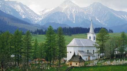 کلیسایی در میان کوهستان