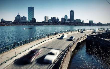 پلی بر روی دریاچه