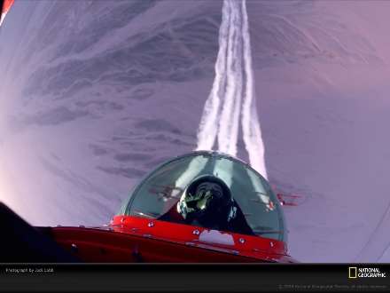 خلبان در هواپيما