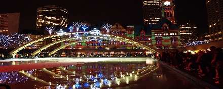 حوضي بزرگ همراه با نورافشاني