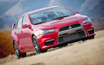 اتومبیل میتسوبیشی قرمز