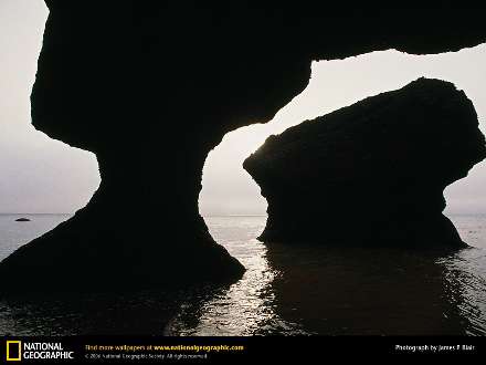 تخته سنگهاي بزرگ در دريا