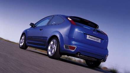 نمای عقبی اتومبیل فوکوس ST سورمه ای