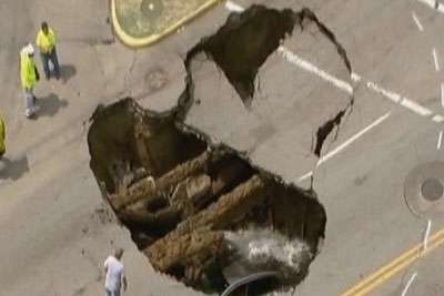 وقتی زمین دهان باز میکند