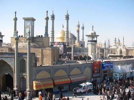 نمای بیرونی حرم حضرت معصومه (س) در قم