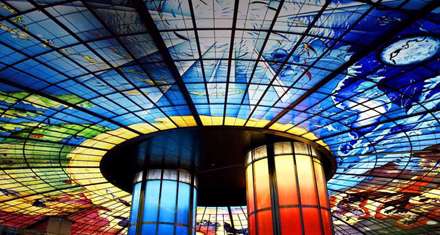 سقف شیشه ای رنگارنگ