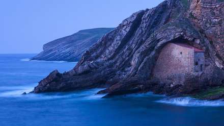 خانه ای در دل کوه