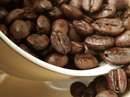 کاسه ای پر از دانه های قهوه