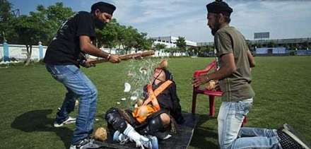 پسری که مرگ را روی انگشتانش می چرخاند