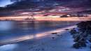 غروب آفتاب در ساحل برفی