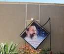 پوستر شهید بهشتی در حیاط خانه اش