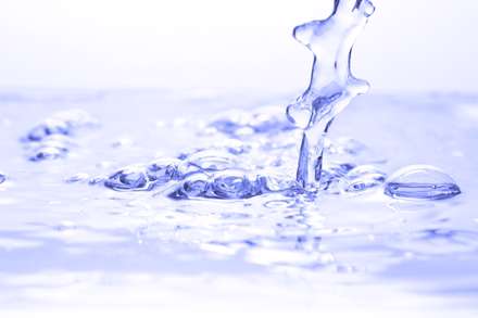 ریزش آب شکل گرفته در آب