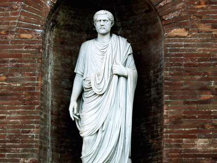 مجسمه ی تاریخی