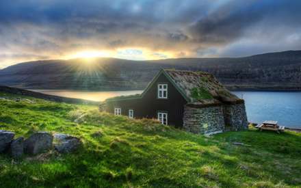 کلبه ای کنار دریاچه