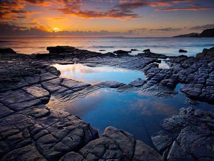 صخره و دریاچه