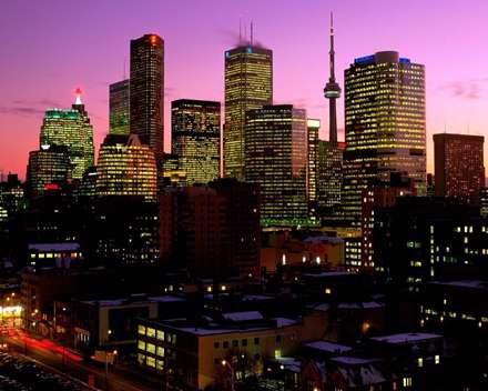 شهر مدرن در شب