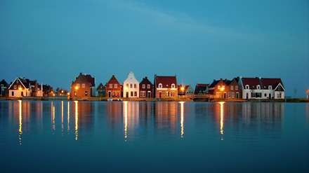 جزیره ای میان دریا