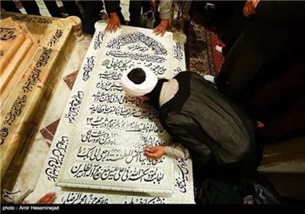 سنگ قبر آیت الله گلپایگانی