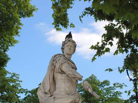 مجسمه ی زیبا