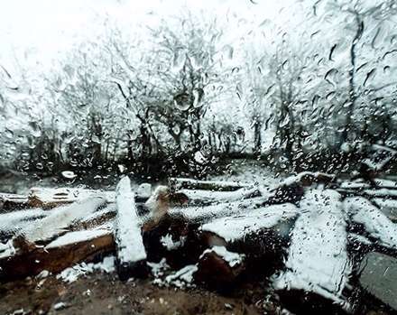 بارش برف پائیزی در روستای کیاده