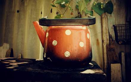 کتری روی اجاق