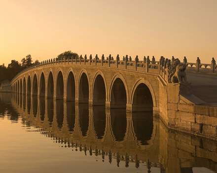 پل بسیار زیبای باستانی